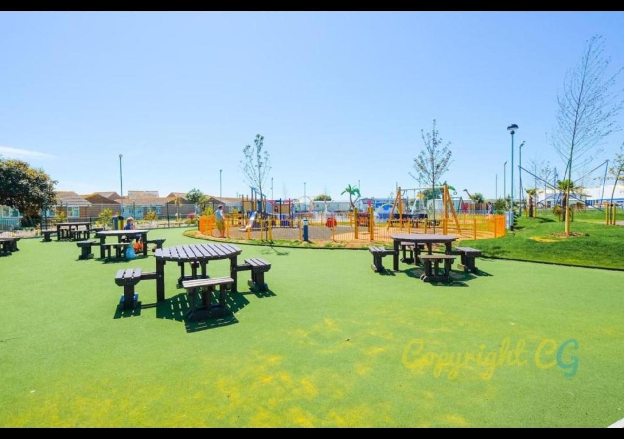 Mp768 - Camber Sands Holiday Park - Huge Lodge - Small Dog Friendly - Sleeps 8 Exterior foto